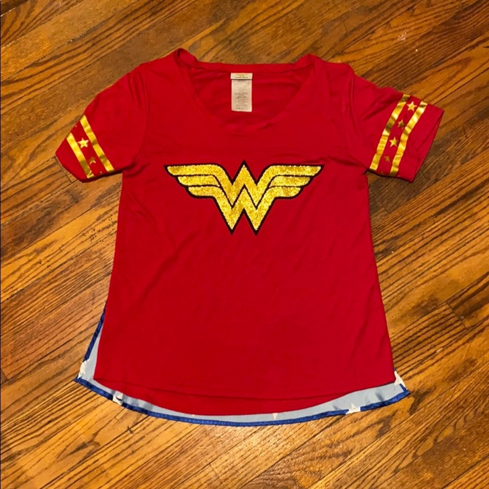 Wonder Woman Shirt with Cape Medium